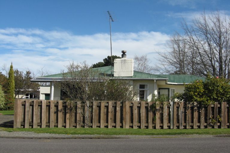 Photo of property in 2 Mahupuku Street, Greytown, 5712