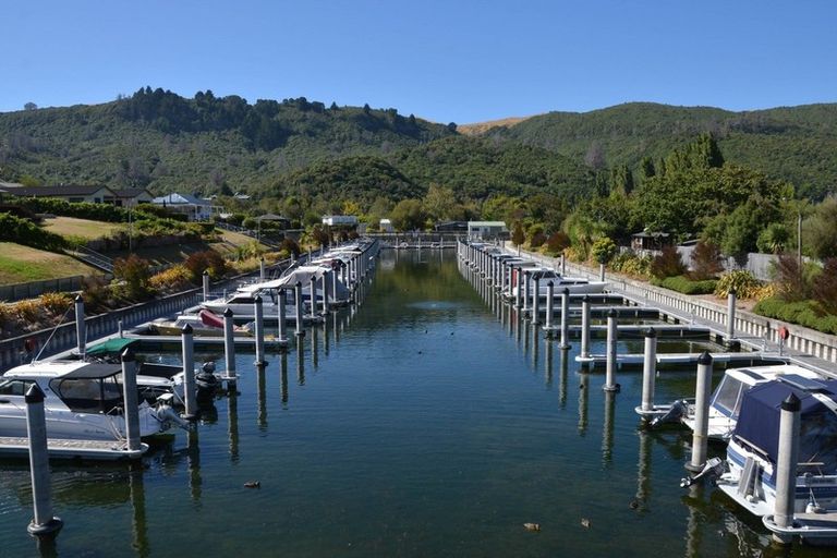 Photo of property in 18 The Fairways, Kinloch, Taupo, 3377