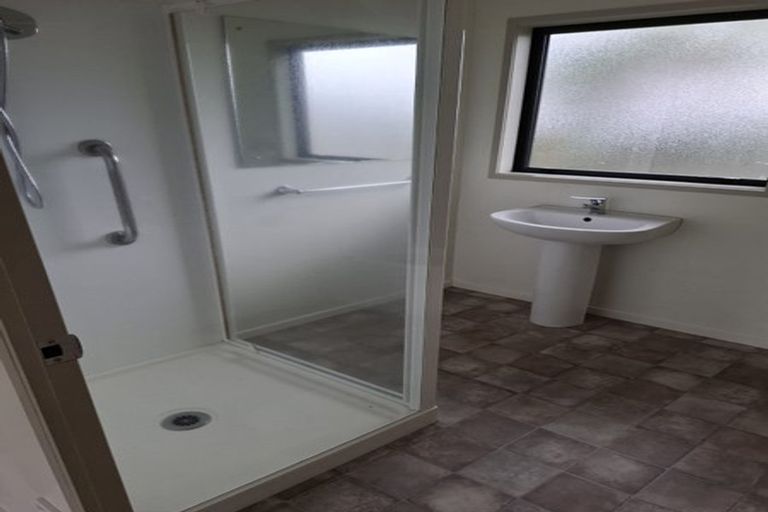 Photo of property in 7a Abel Tasman Avenue, Henderson, Auckland, 0610