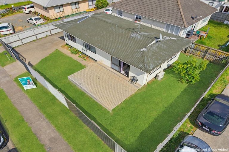 Photo of property in 2/31 Solveig Place, Randwick Park, Auckland, 2105