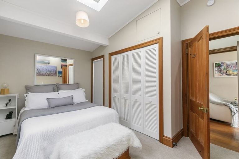 Photo of property in 285 Karaka Bay Road, Karaka Bays, Wellington, 6022