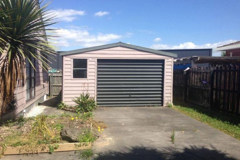 Photo of property in 50 Trimdon Street, Randwick Park, Auckland, 2105