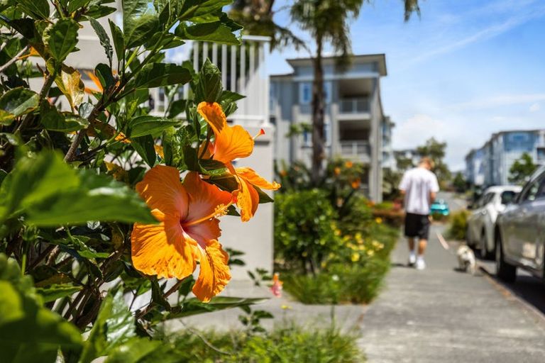 Photo of property in 76 Rewa Rewa Lane, Orewa, 0931