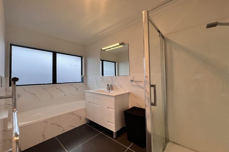 Photo of property in 3/51 Redoubt Road, Goodwood Heights, Auckland, 2105