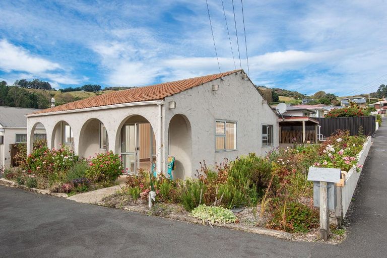 Photo of property in 12a Elwyn Crescent, Green Island, Dunedin, 9018