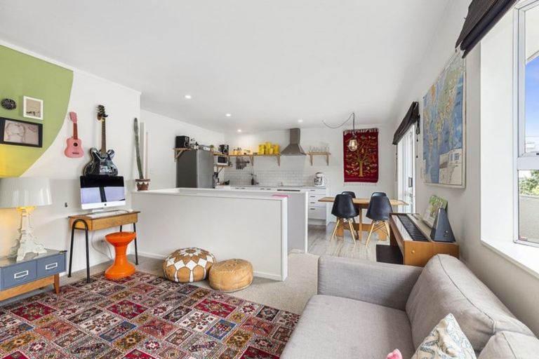 Photo of property in 4b Palm Grove, Berhampore, Wellington, 6023