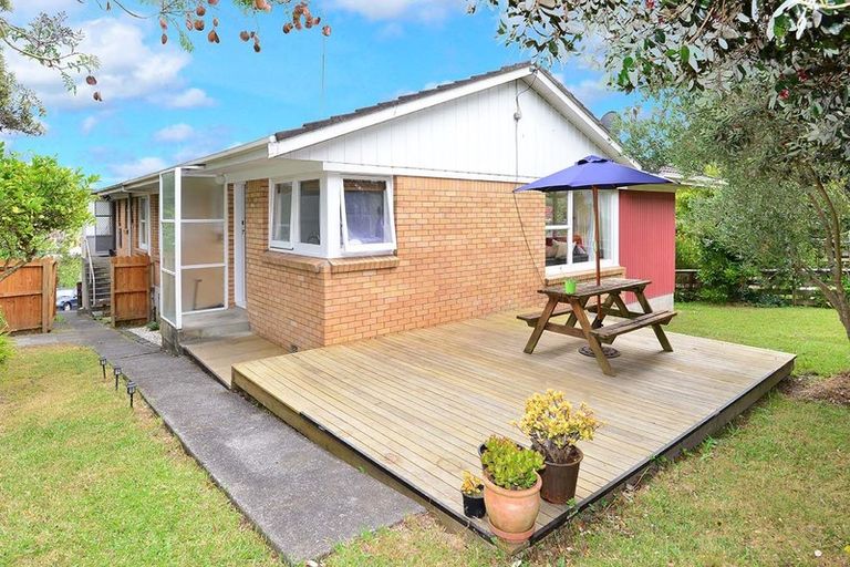 Photo of property in 2/97 Archers Road, Hillcrest, Auckland, 0629