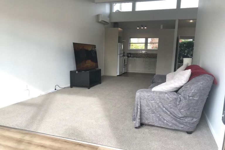 Photo of property in 3/289 Glenfield Road, Glenfield, Auckland, 0629