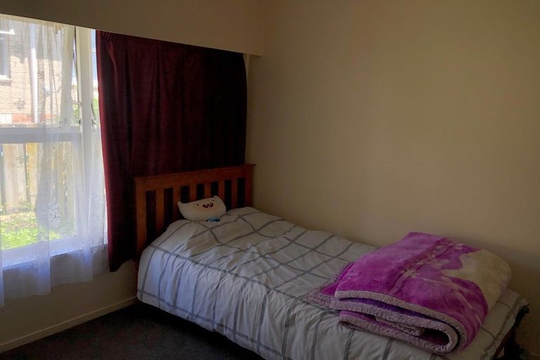 Photo of property in 2/8 Anne Road, Hillcrest, Auckland, 0627