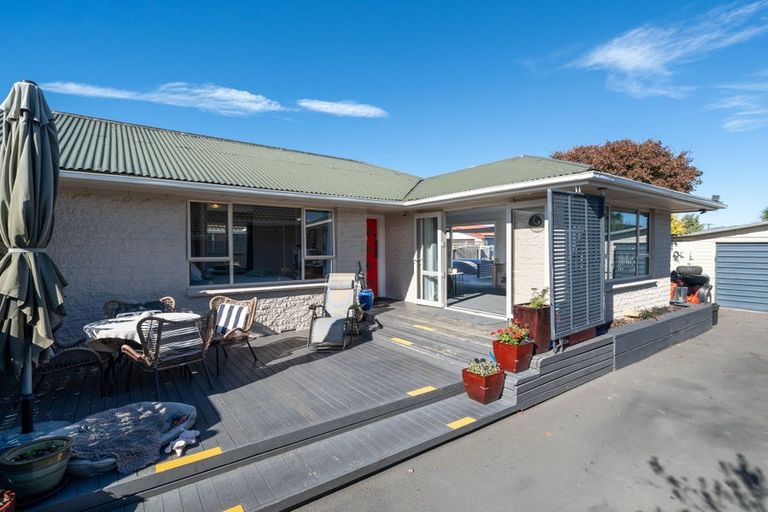 Photo of property in 14 Bideford Place, Dallington, Christchurch, 8061