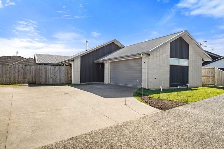 Photo of property in 33 Kahuparere Crescent, Pyes Pa, Tauranga, 3112