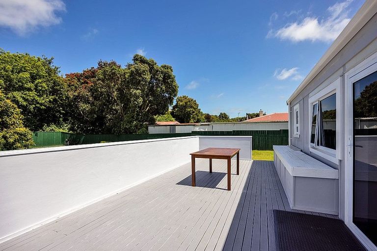 Photo of property in 10 Lincoln Street, Patea, 4520