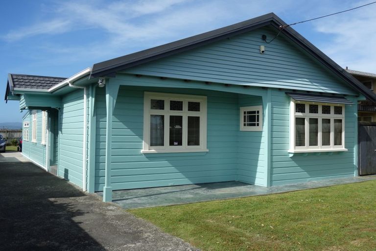 Photo of property in 101 Endeavour Street, Lyall Bay, Wellington, 6022
