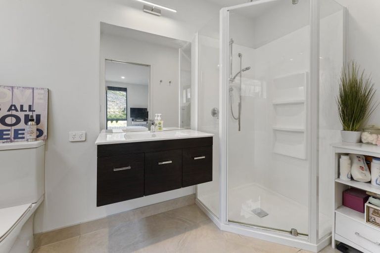 Photo of property in 22 Huxley Place, Lake Hayes, Queenstown, 9304