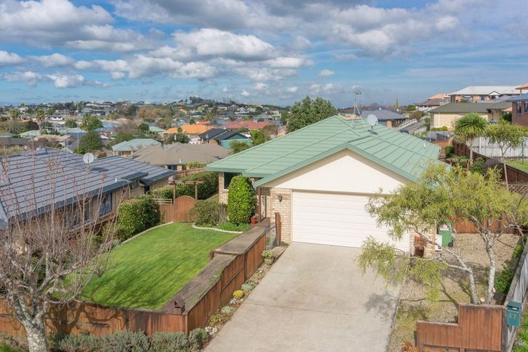 Photo of property in 15 Highbury Place, Nawton, Hamilton, 3200