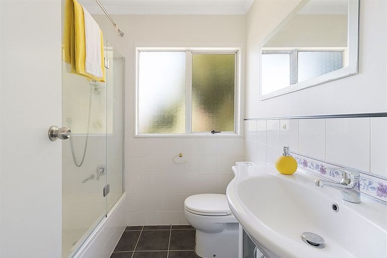 Photo of property in 72a Astley Avenue, New Lynn, Auckland, 0600