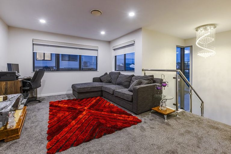 Photo of property in 76 Twin Parks Rise, Papakura, 2110