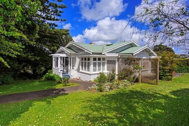 Photo of property in 118 Queen Street, Northcote Point, Auckland, 0627