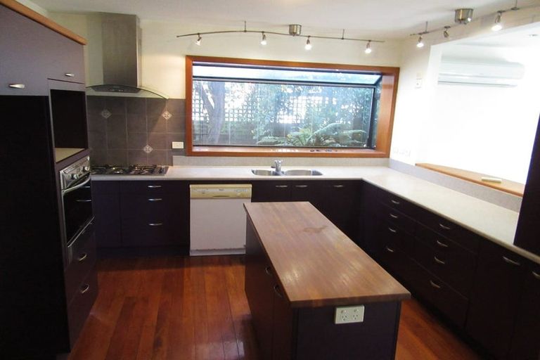 Photo of property in 302 Riccarton Road, Upper Riccarton, Christchurch, 8041