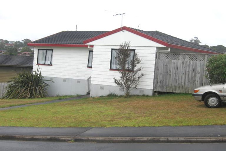 Photo of property in 12 Leiden Place, Totara Vale, Auckland, 0629