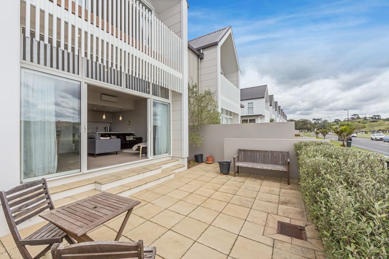 Photo of property in 255 Millwater Parkway, Silverdale, 0932