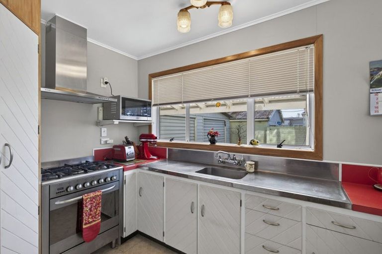 Photo of property in 87 Queen Street, Waitara, 4320