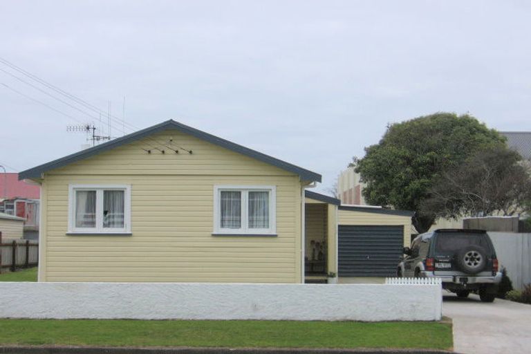 Photo of property in 2 Liddell Street, Foxton, 4814