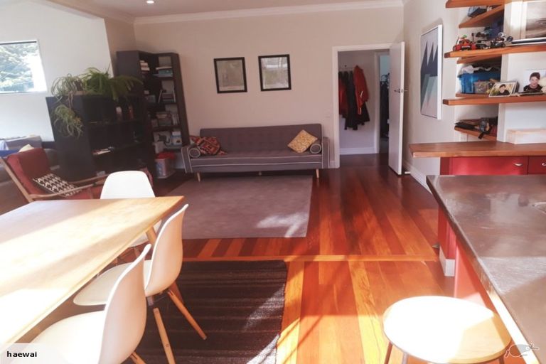 Photo of property in 73 Hungerford Road, Houghton Bay, Wellington, 6023