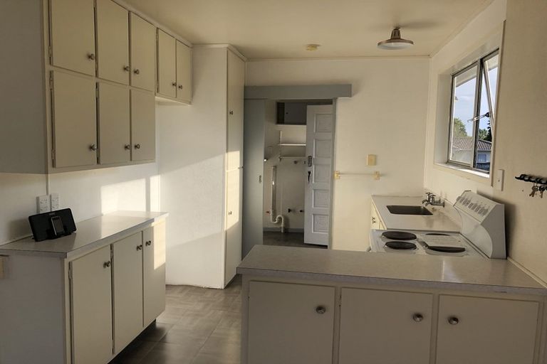 Photo of property in 27 Lisa Rise, Half Moon Bay, Auckland, 2012