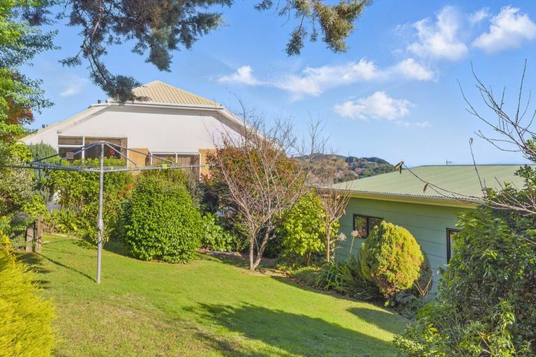 Photo of property in 47 Kakariki Grove, Waikanae, 5036