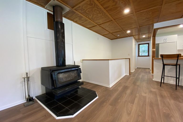 Photo of property in 16 Mackinnon Terrace, Sunshine Bay, Queenstown, 9300