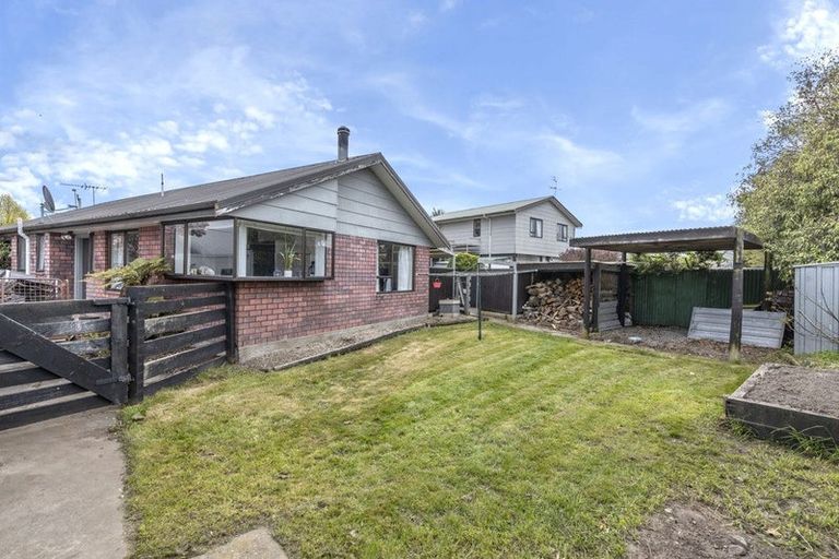 Photo of property in 68 Main North Road, Woodend, 7610