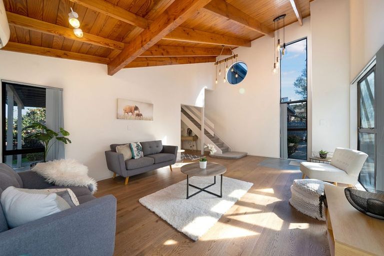 Photo of property in 1/6 Glucina Avenue, West Harbour, Auckland, 0618