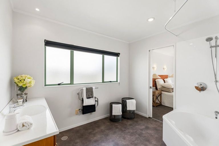 Photo of property in 9a Bradbury Road, Botany Downs, Auckland, 2010