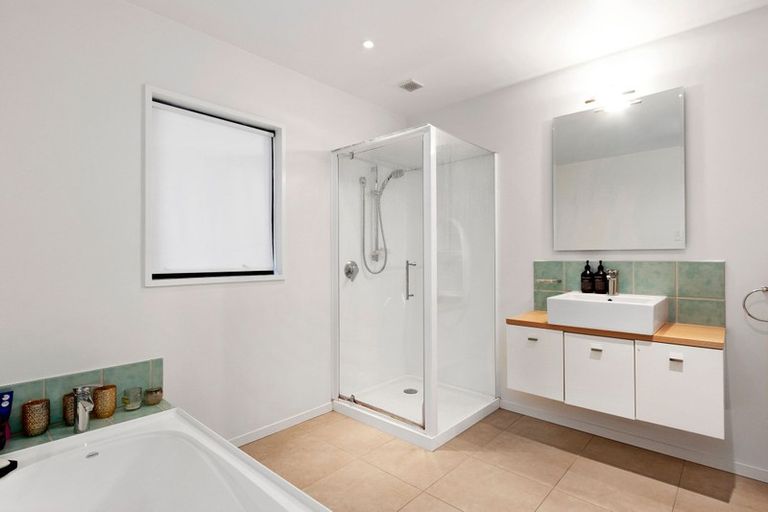 Photo of property in 20 Inverness Lane, Redcliffs, Christchurch, 8081