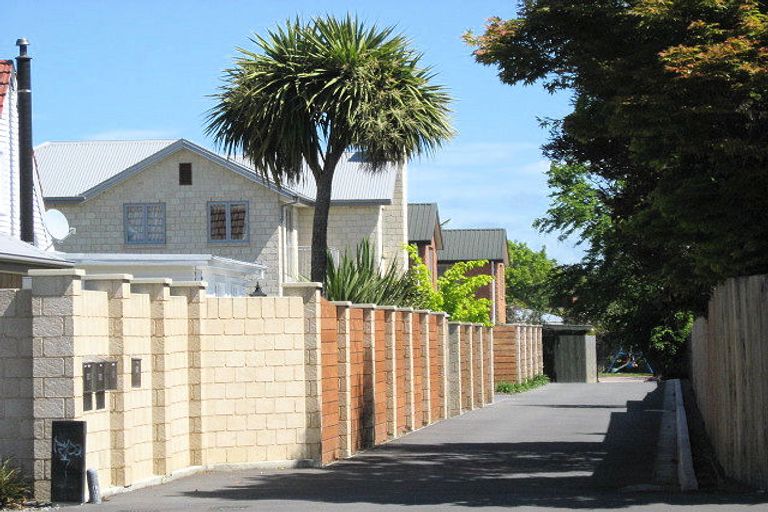 Photo of property in 133b Memorial Avenue, Burnside, Christchurch, 8053