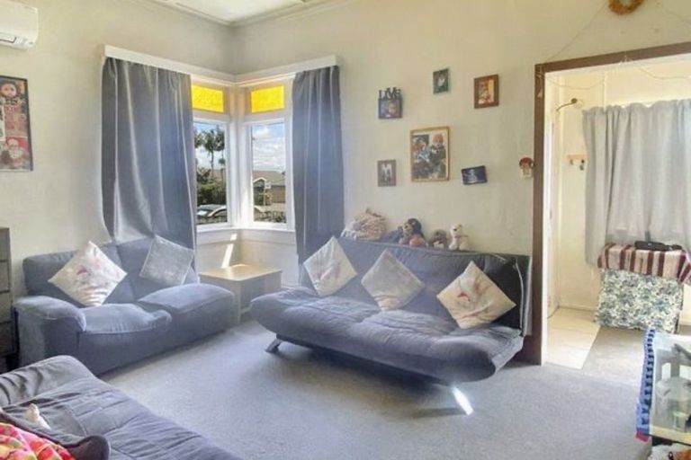 Photo of property in 10 Kamo Road, Regent, Whangarei, 0112