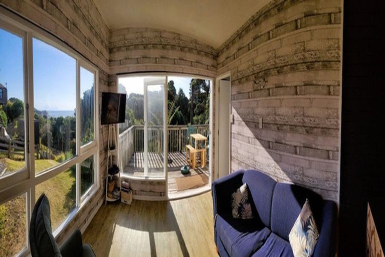 Photo of property in 12 Takarei Terrace, Mokau, 4376