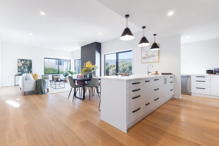 Photo of property in 21 Ferndale Drive, Waikanae, 5036
