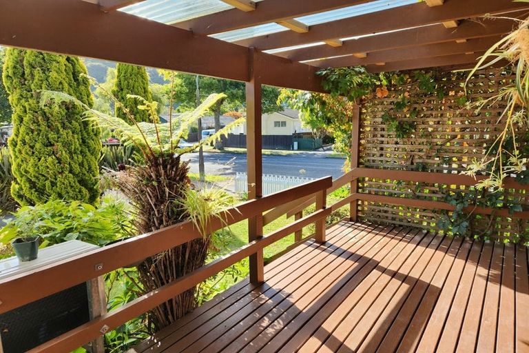Photo of property in 40 Gemstone Drive, Birchville, Upper Hutt, 5018