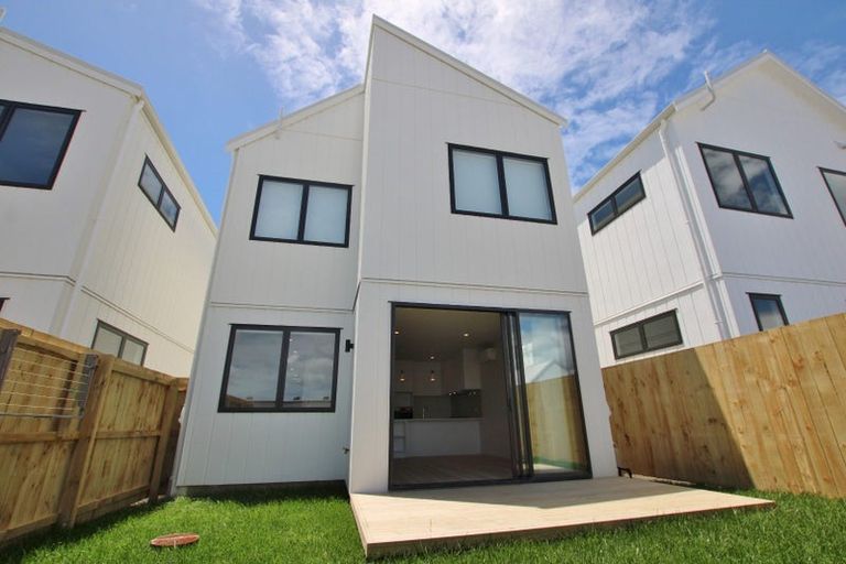 Photo of property in 10 Porowha Road, Westgate, Auckland, 0814