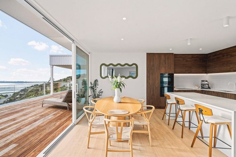 Photo of property in 13 Saint Remy Lane, Redcliffs, Christchurch, 8081