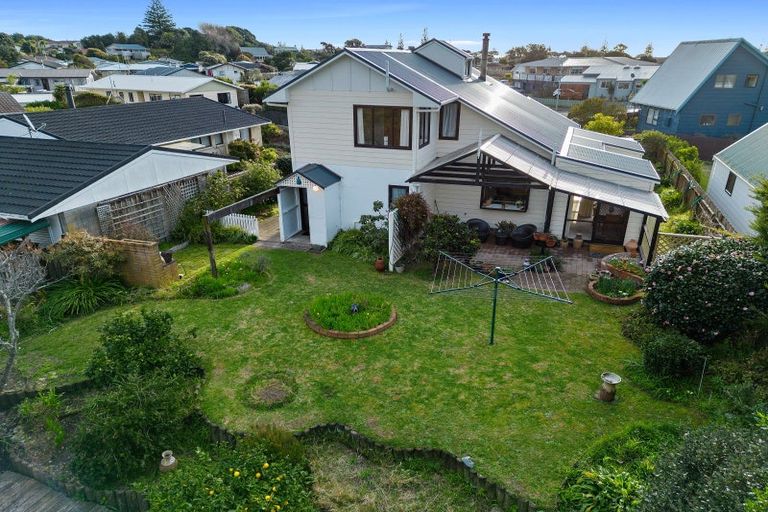 Photo of property in 36 Simcox Street, Otaki Beach, Otaki, 5512