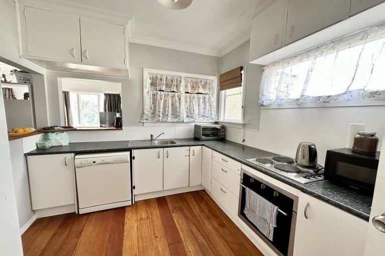 Photo of property in 12 Douglas Street, Hawera, 4610