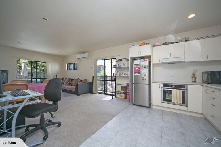 Photo of property in 9 Butia Avenue, Henderson, Auckland, 0612