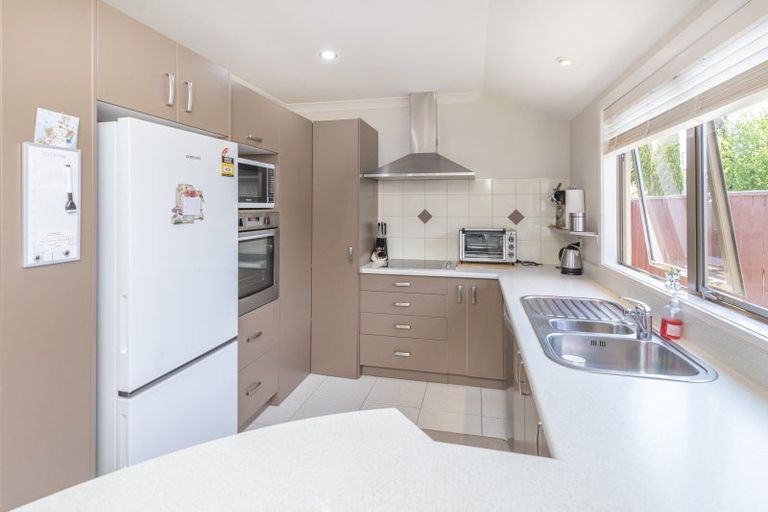 Photo of property in 14 Gilligan Close, College Estate, Whanganui, 4500