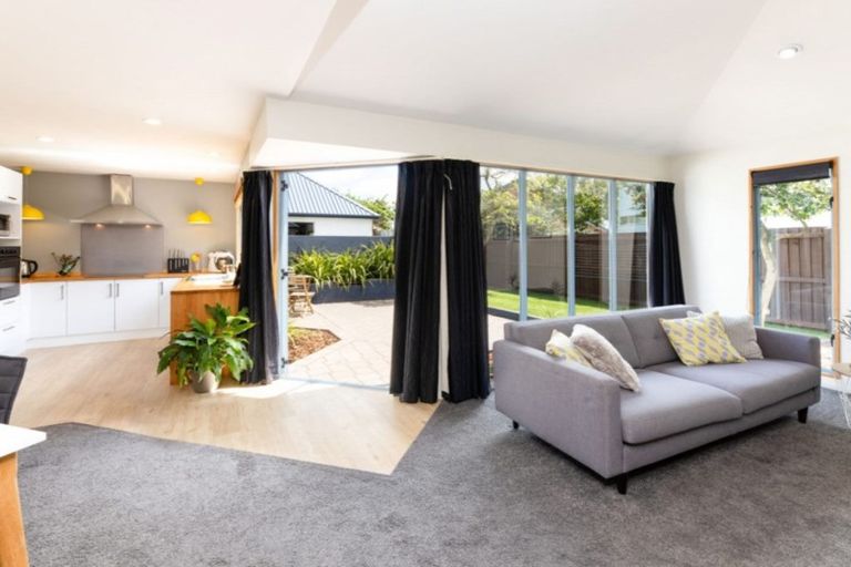 Photo of property in 1/725 Main North Road, Belfast, Christchurch, 8051