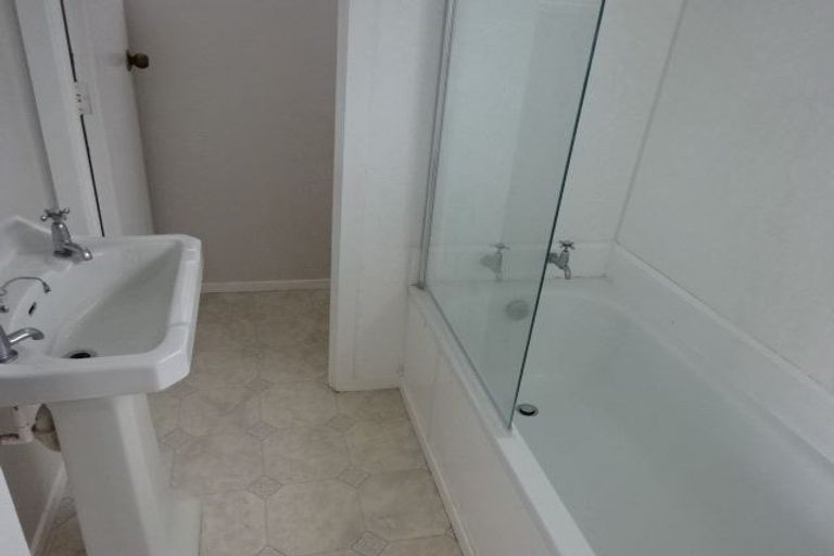 Photo of property in 83 Tiri Road, Tindalls Beach, Whangaparaoa, 0930