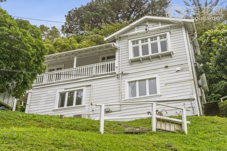 Photo of property in 10 Governor Road, Northland, Wellington, 6012
