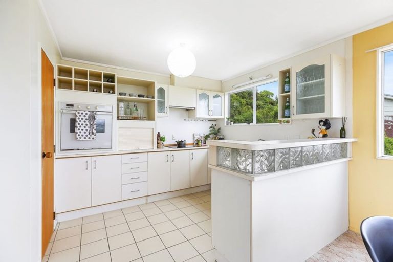 Photo of property in 1 Chequers Way, Crofton Downs, Wellington, 6035